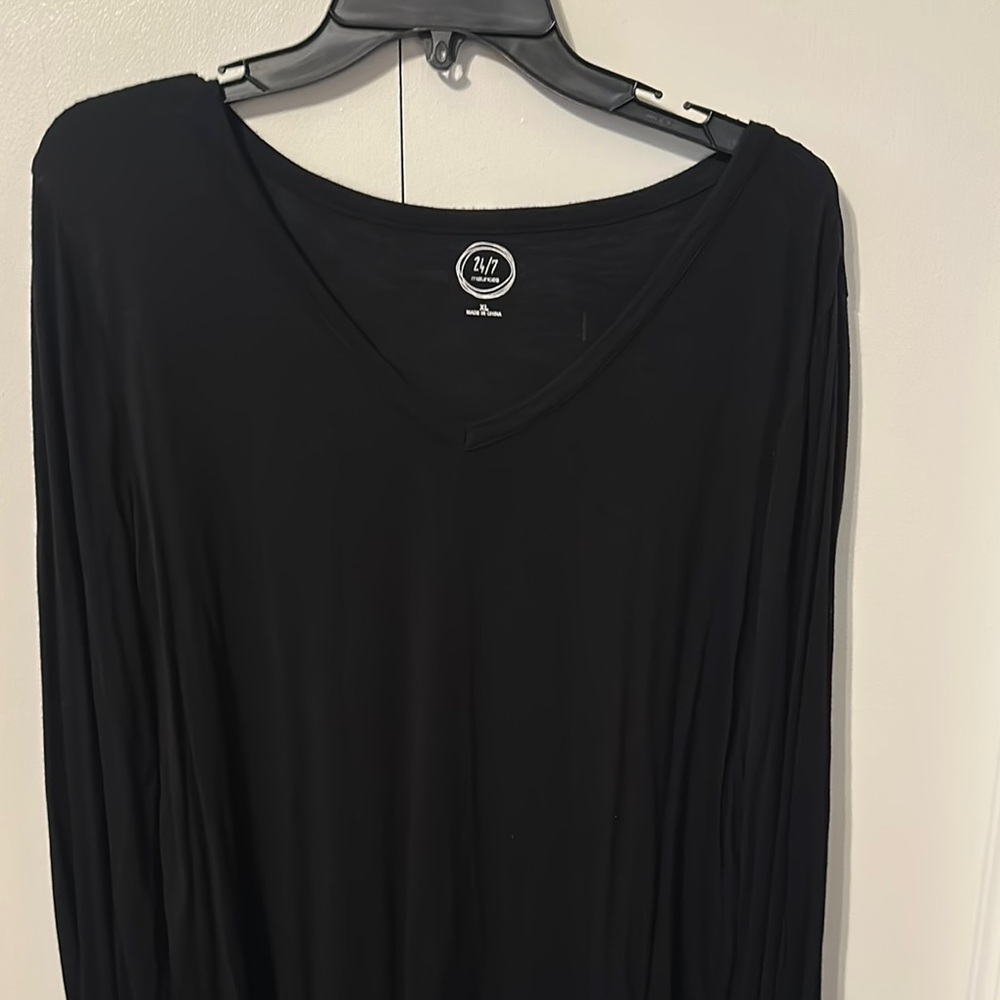 Black V-Neck Long Sleeve Top
